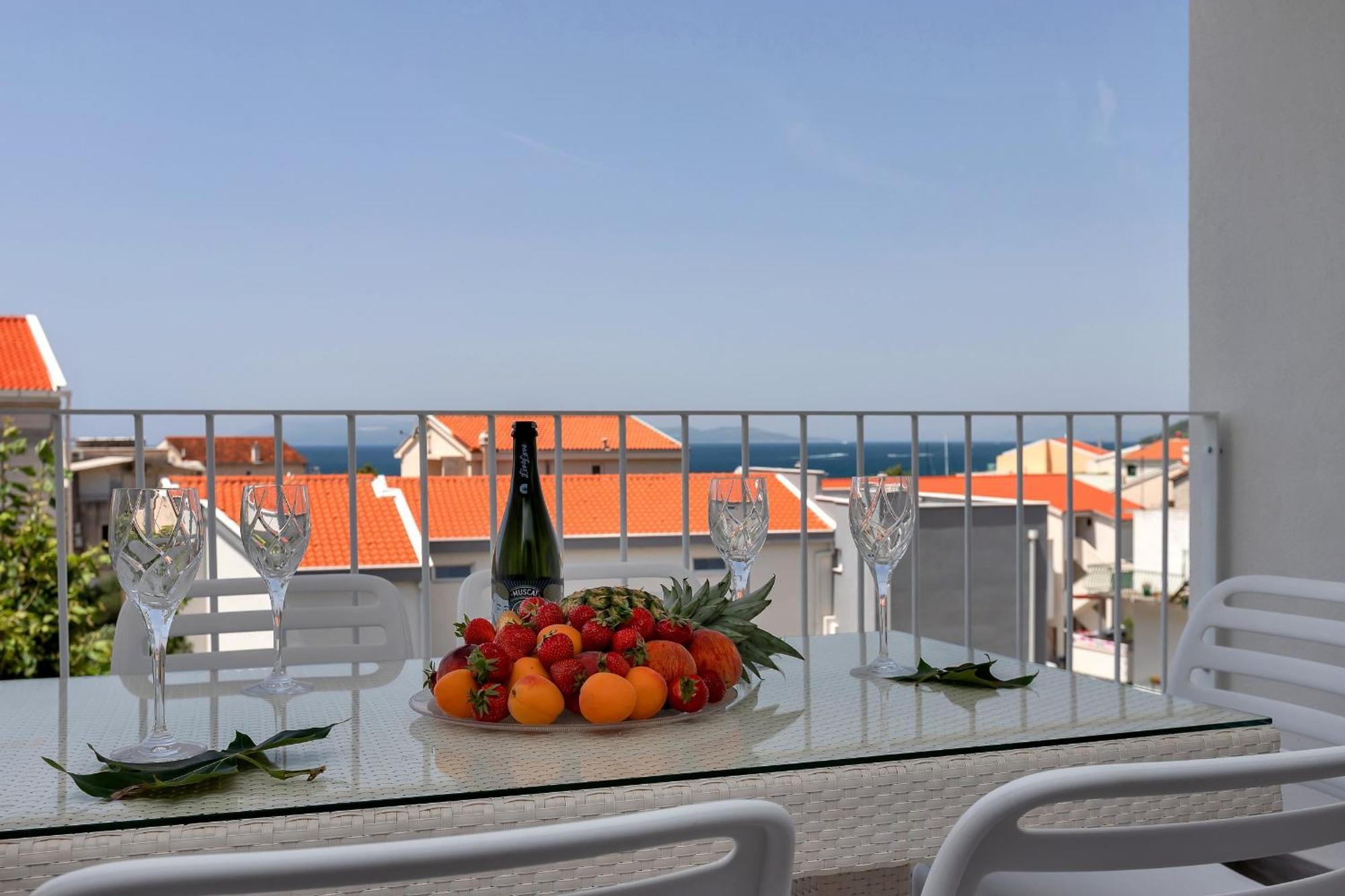 Apartments Strada Tučepi Eksteriør billede