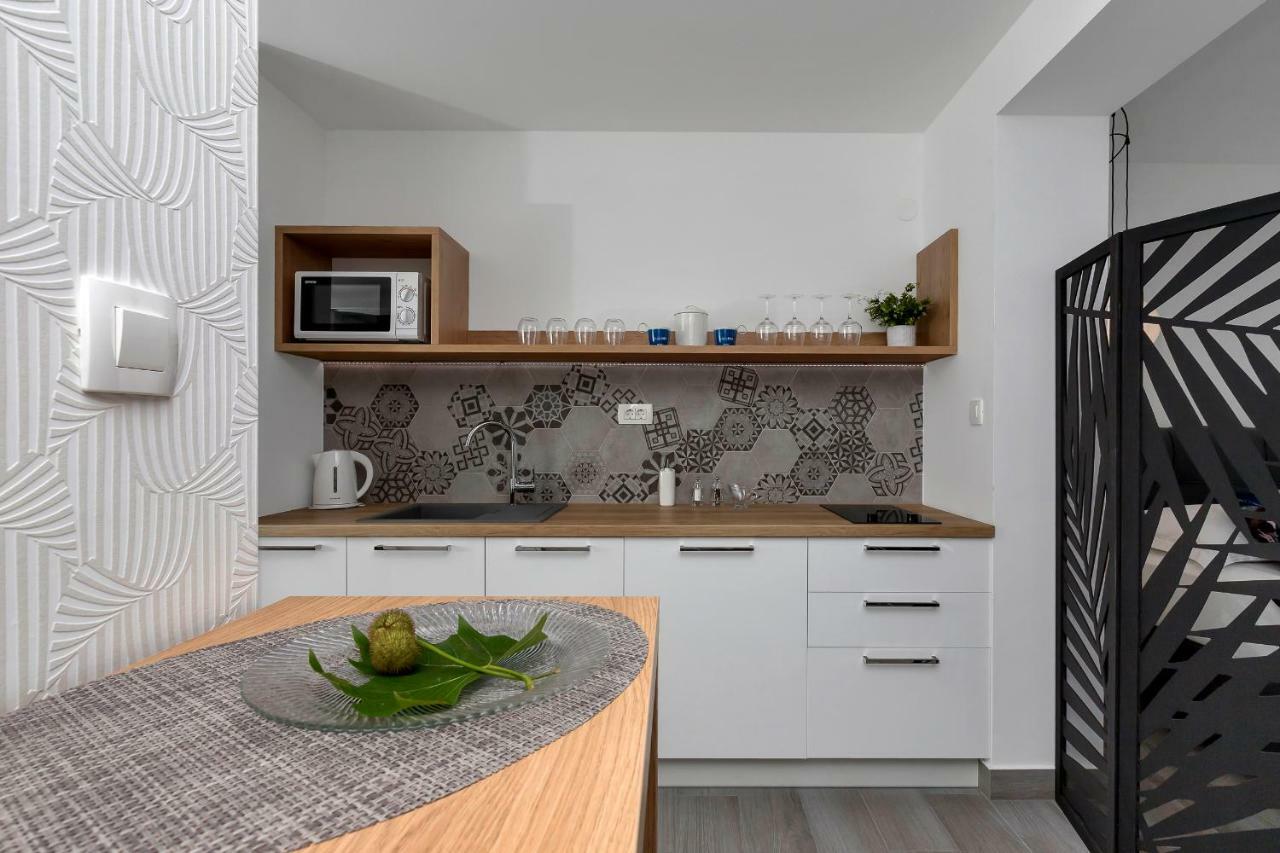 Apartments Strada Tučepi Eksteriør billede